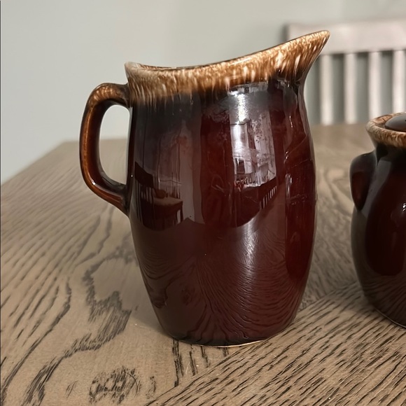 Vintage Hull Pottery Creamer and Sugar Set - Picture 2 of 7